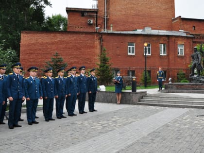 Выпускники Сибирской пожарно-спасательной академии МЧС России  произнесли клятву верности Отечеству и долгу сотрудника спасательного ведомства