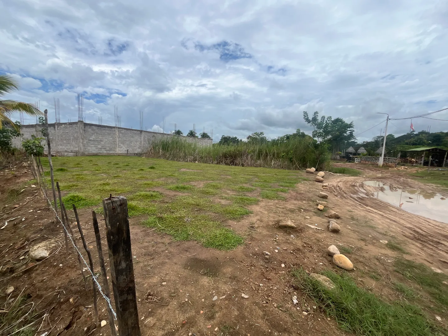 Terreno urbano de 300 m² frente a un recreo turistico - Imagen 2
