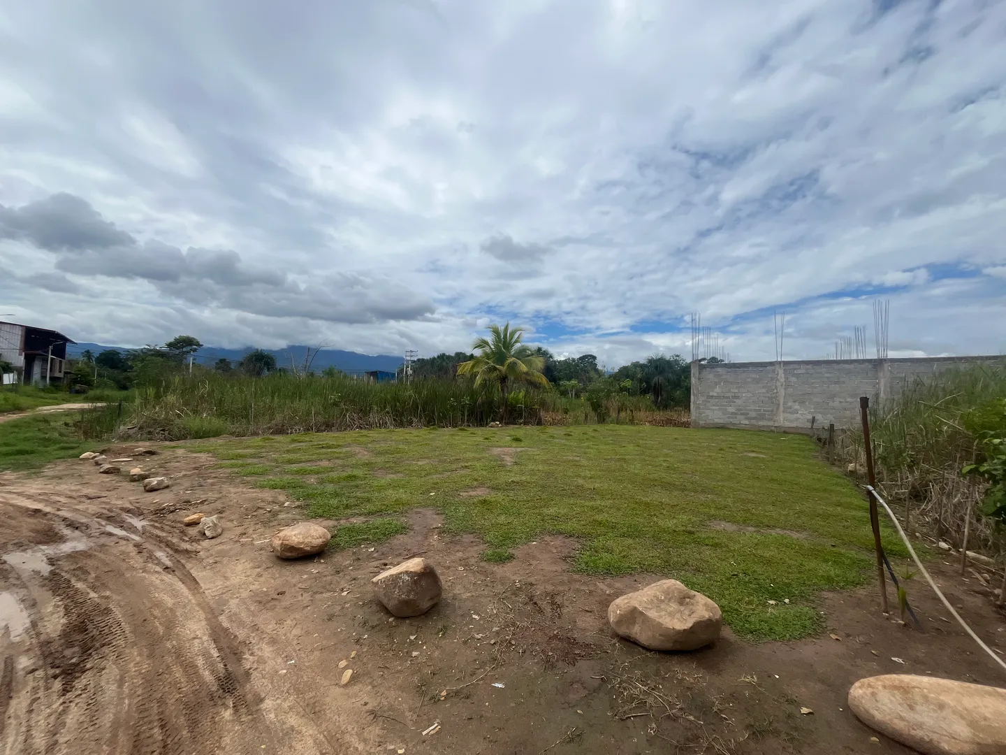 Terreno urbano de 300 m² frente a un recreo turistico - Imagen 4