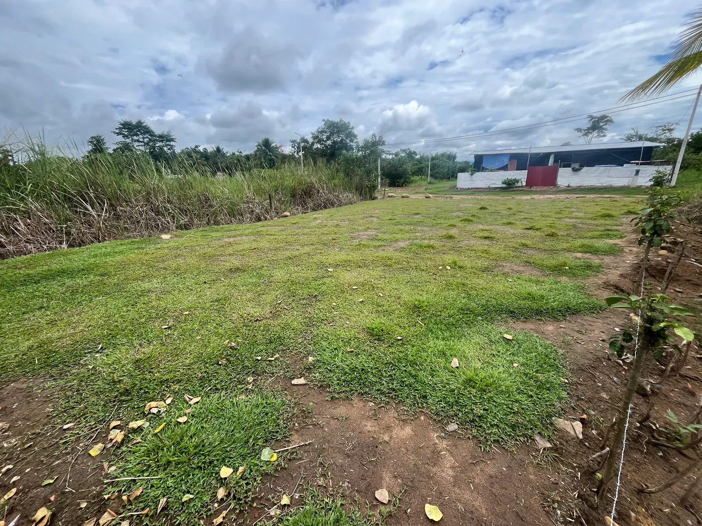 Terreno urbano de 300 m² frente a un recreo turistico - Imagen 5