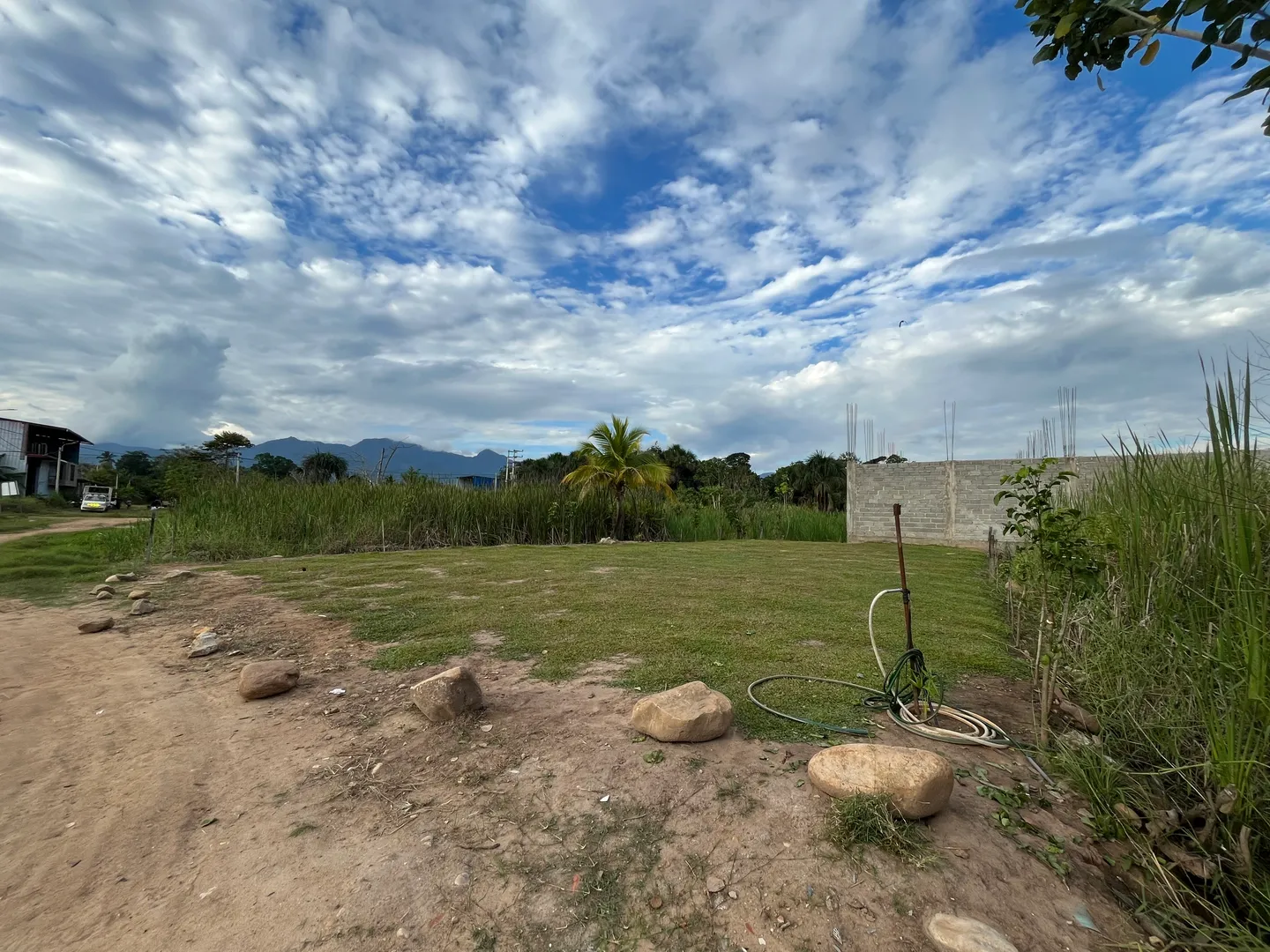 Terreno urbano de 300 m² frente a un recreo turistico - Imagen 2