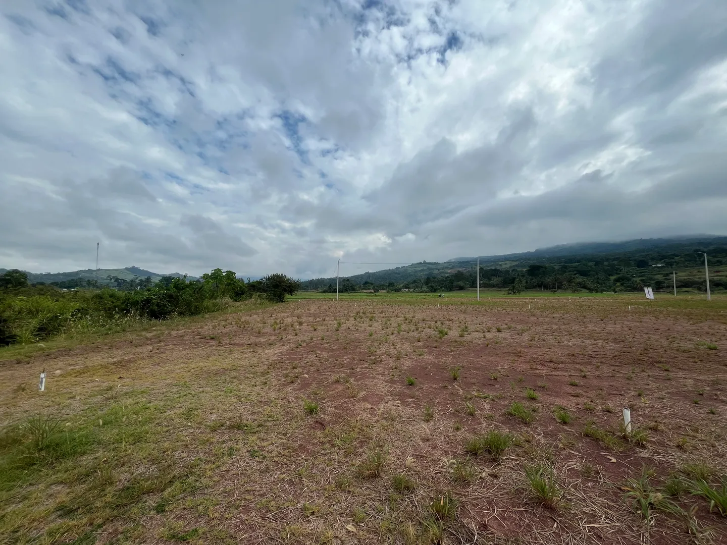 Terreno de 8x25 a filo de pista de 200m² ideal para alquiler. - Imagen 3