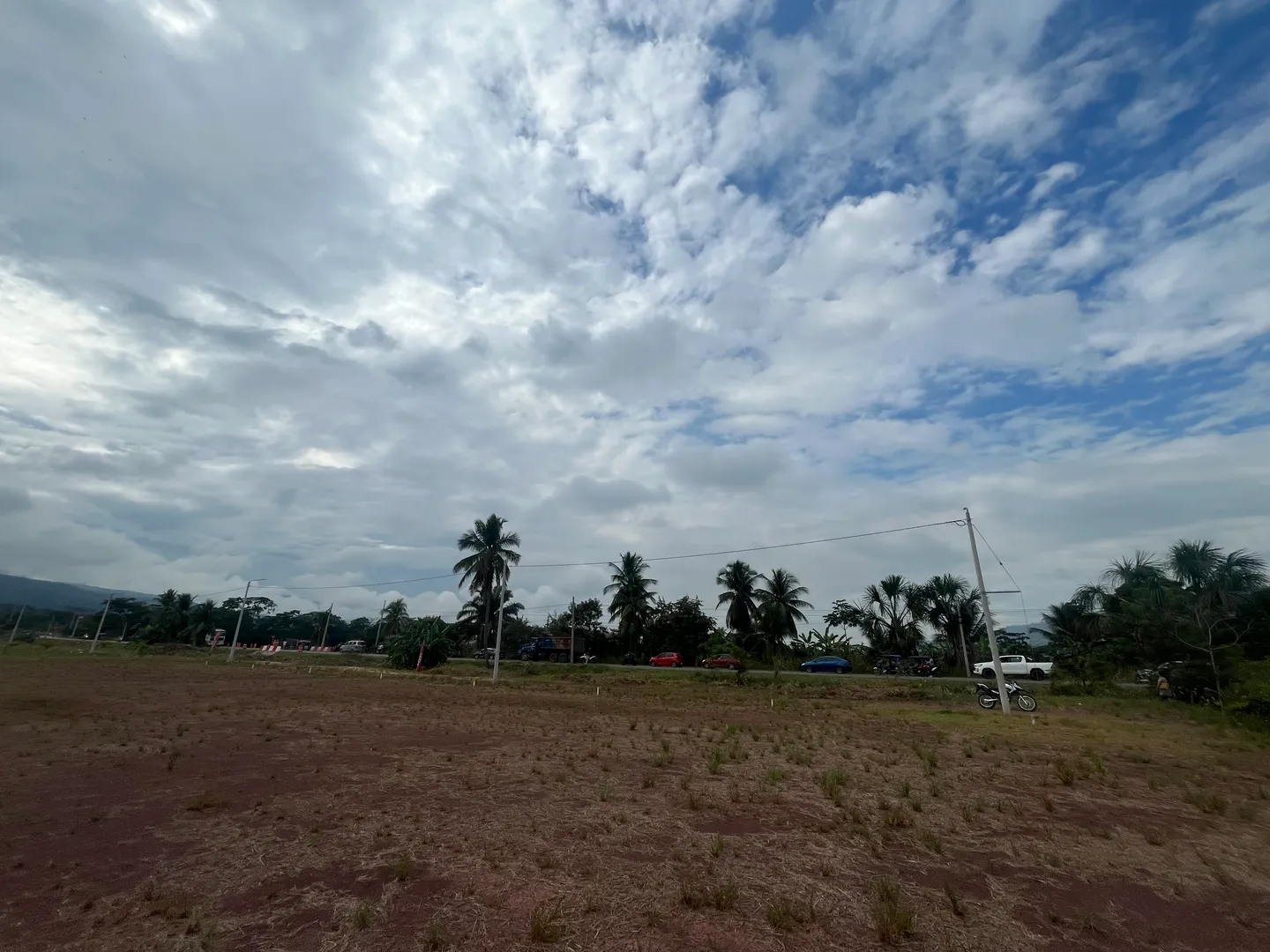 Terreno de 8x25 a filo de pista de 200m² ideal para alquiler. - Imagen 4