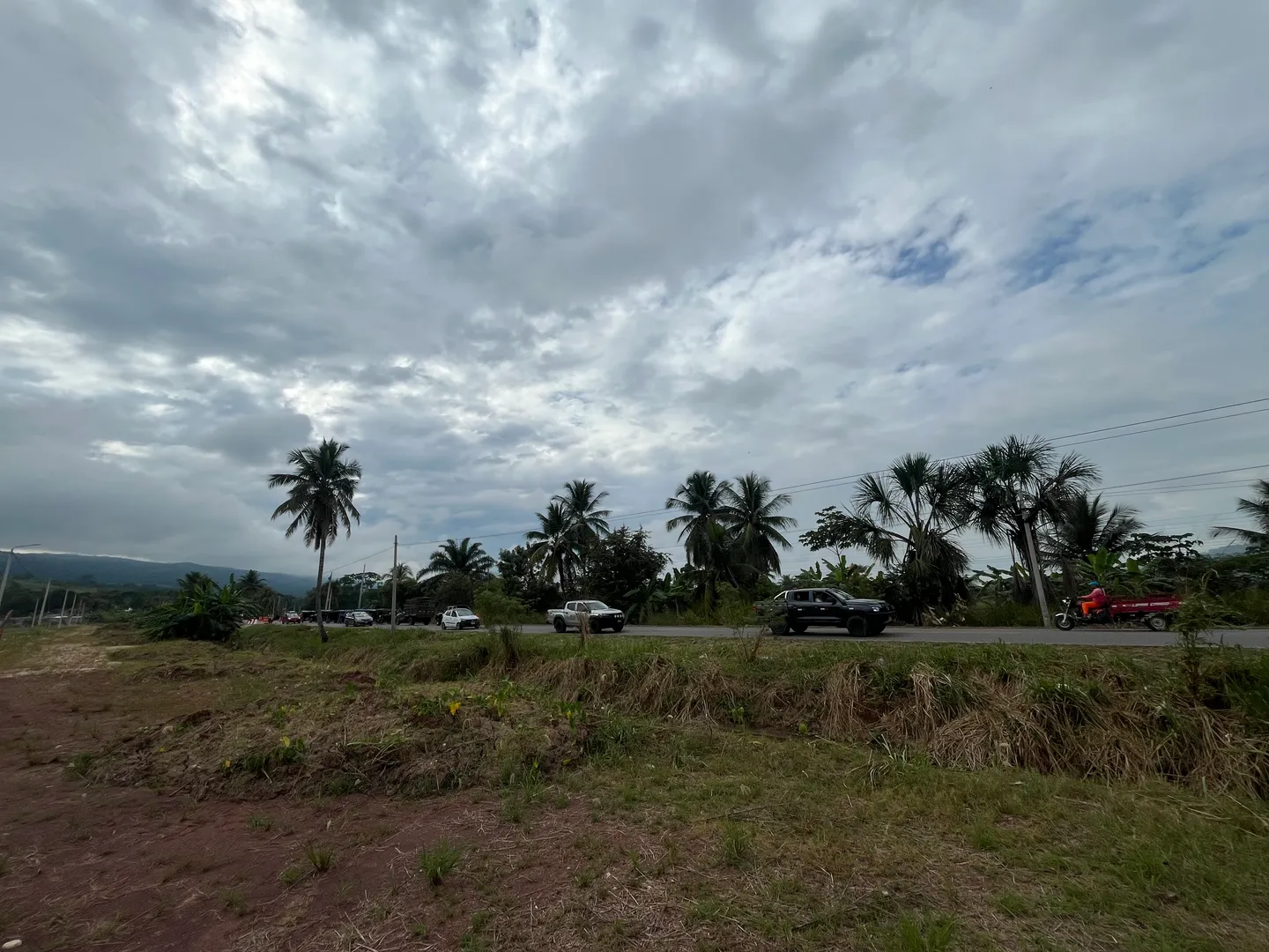 Terreno de 8x25 a filo de pista de 200m² ideal para alquiler. - Imagen 6