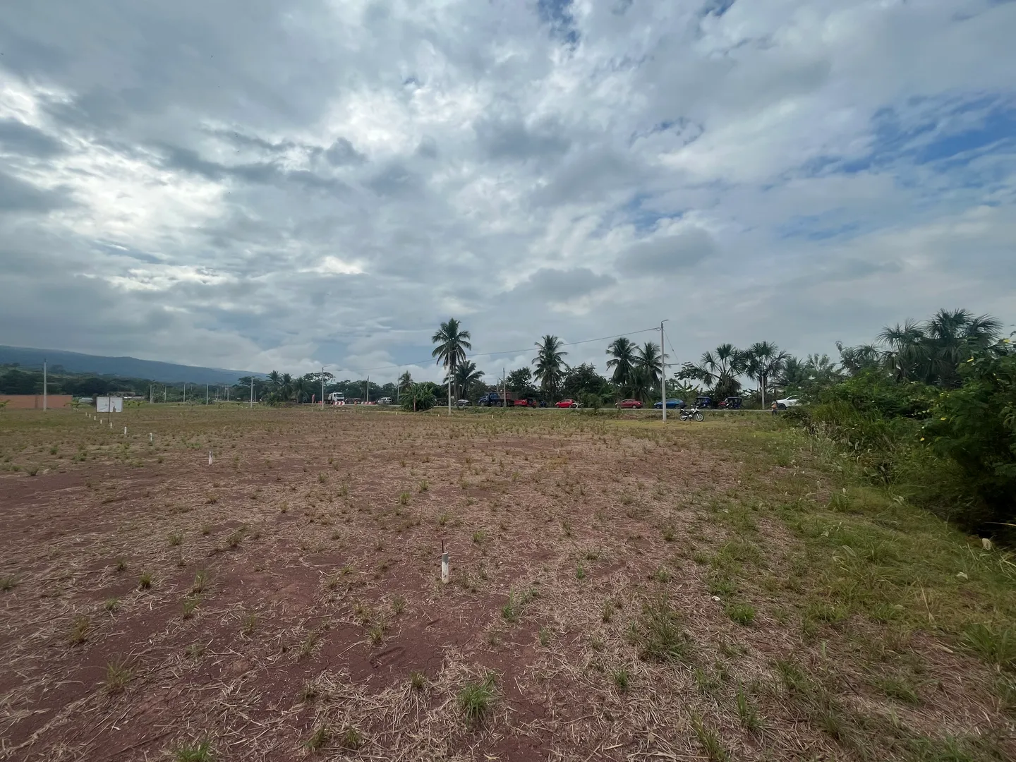 Terreno de 241.86m² para negocio a filo de pista  - Imagen 2