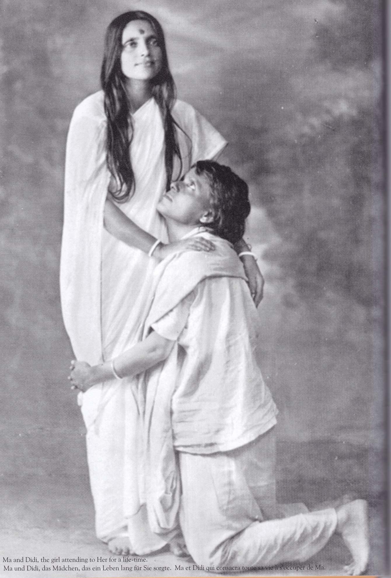 Photographie de Mâ Ânandamayî et Didi