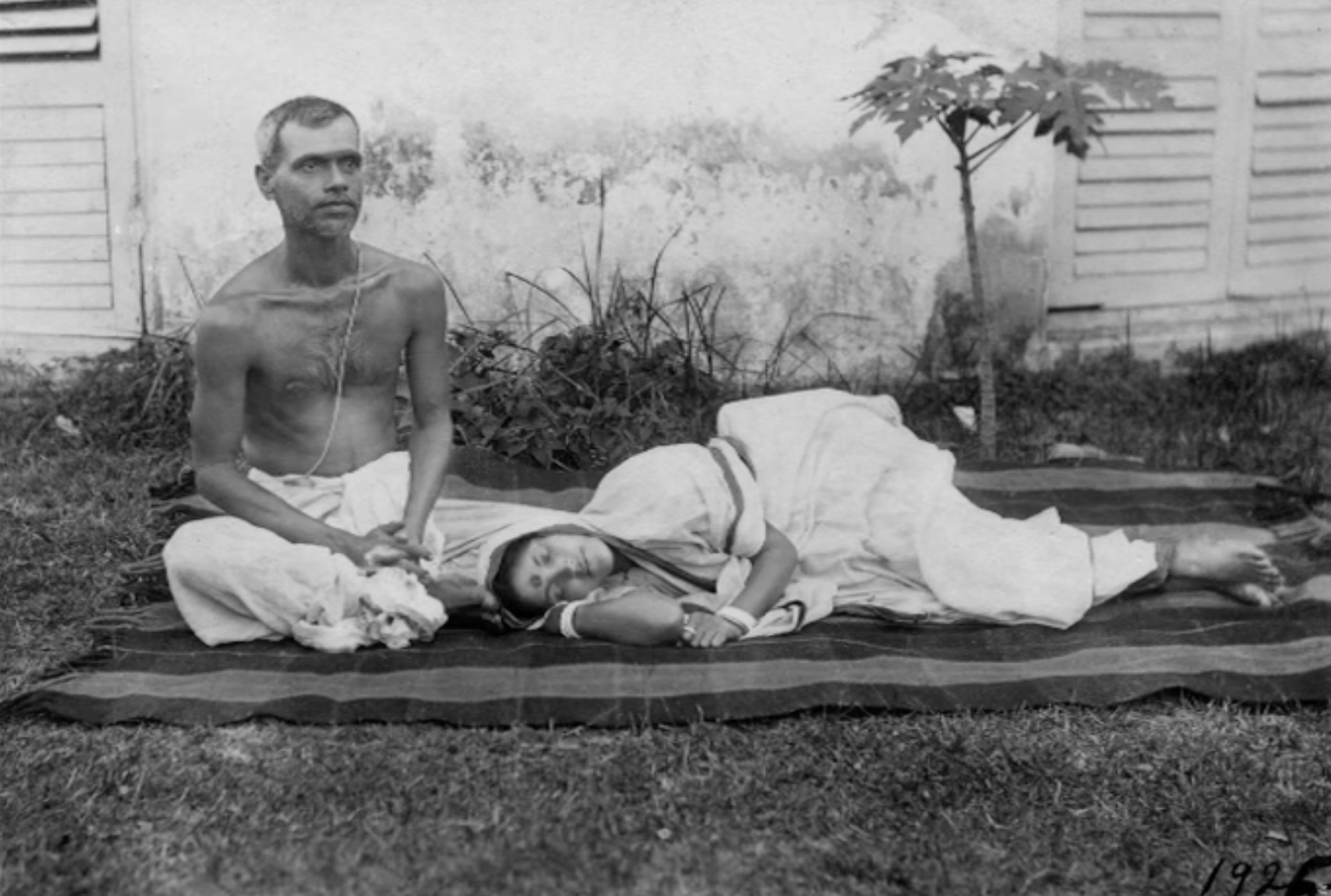 photographie de Mâ Ânandamayî avec Bholanath