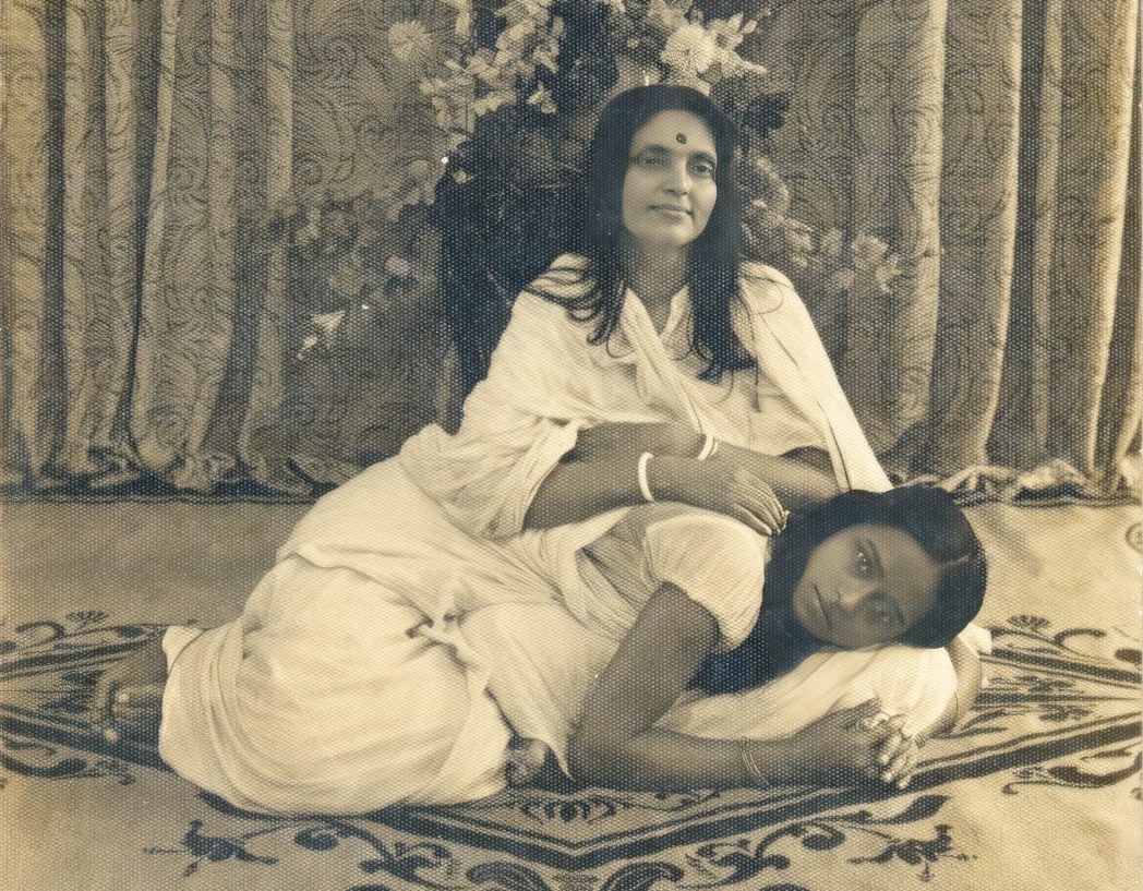 Photographie de Mâ Ânandamayî et Maronidi