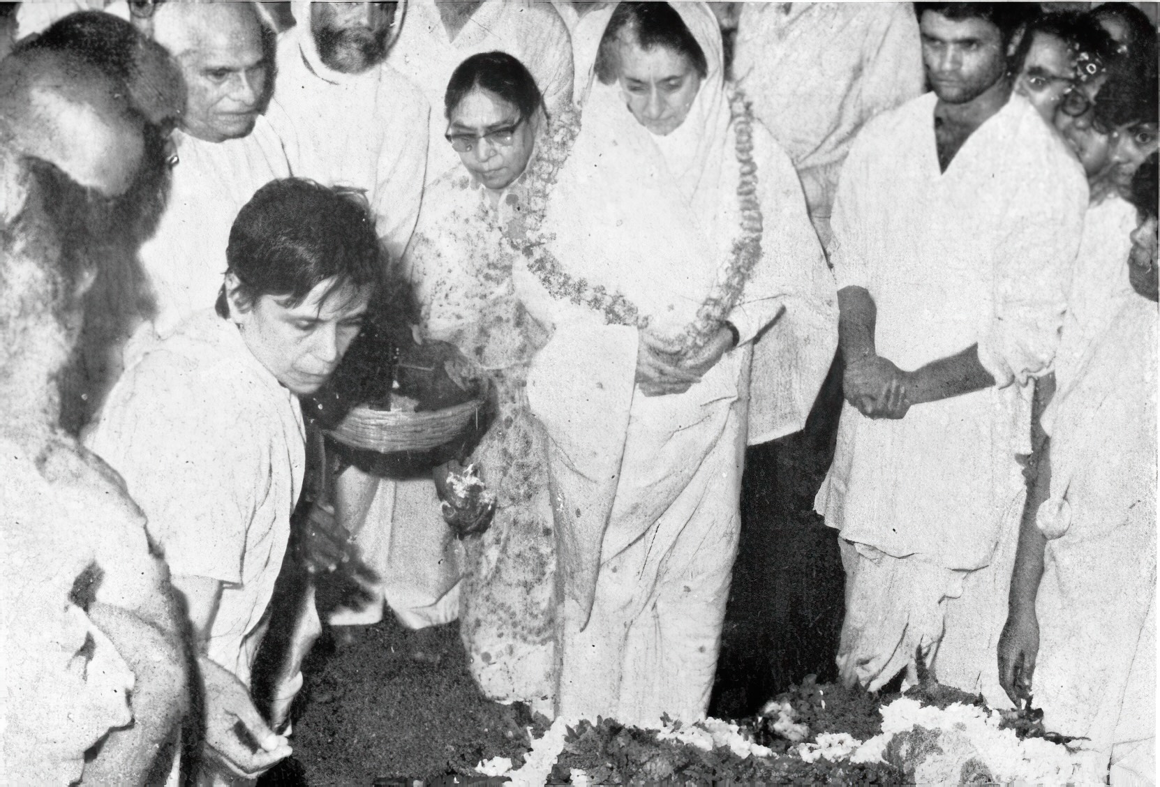 Mahasamadhi de Mâ Ânandamayî, avec Indira Gandhi