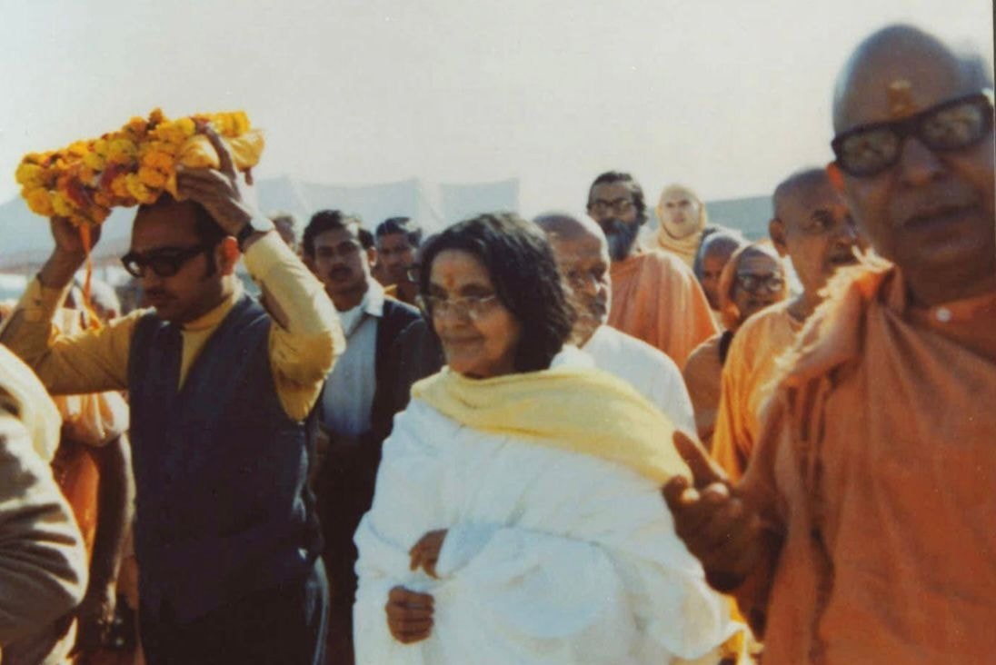Mâ Ânandamayî et Akandananda