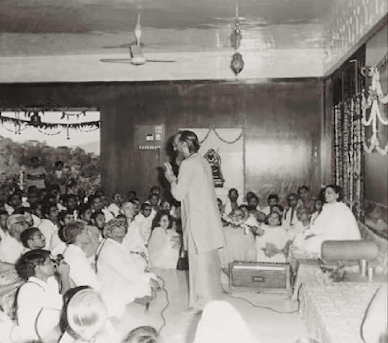 Mâ Ânandamayî et Chinmayananda