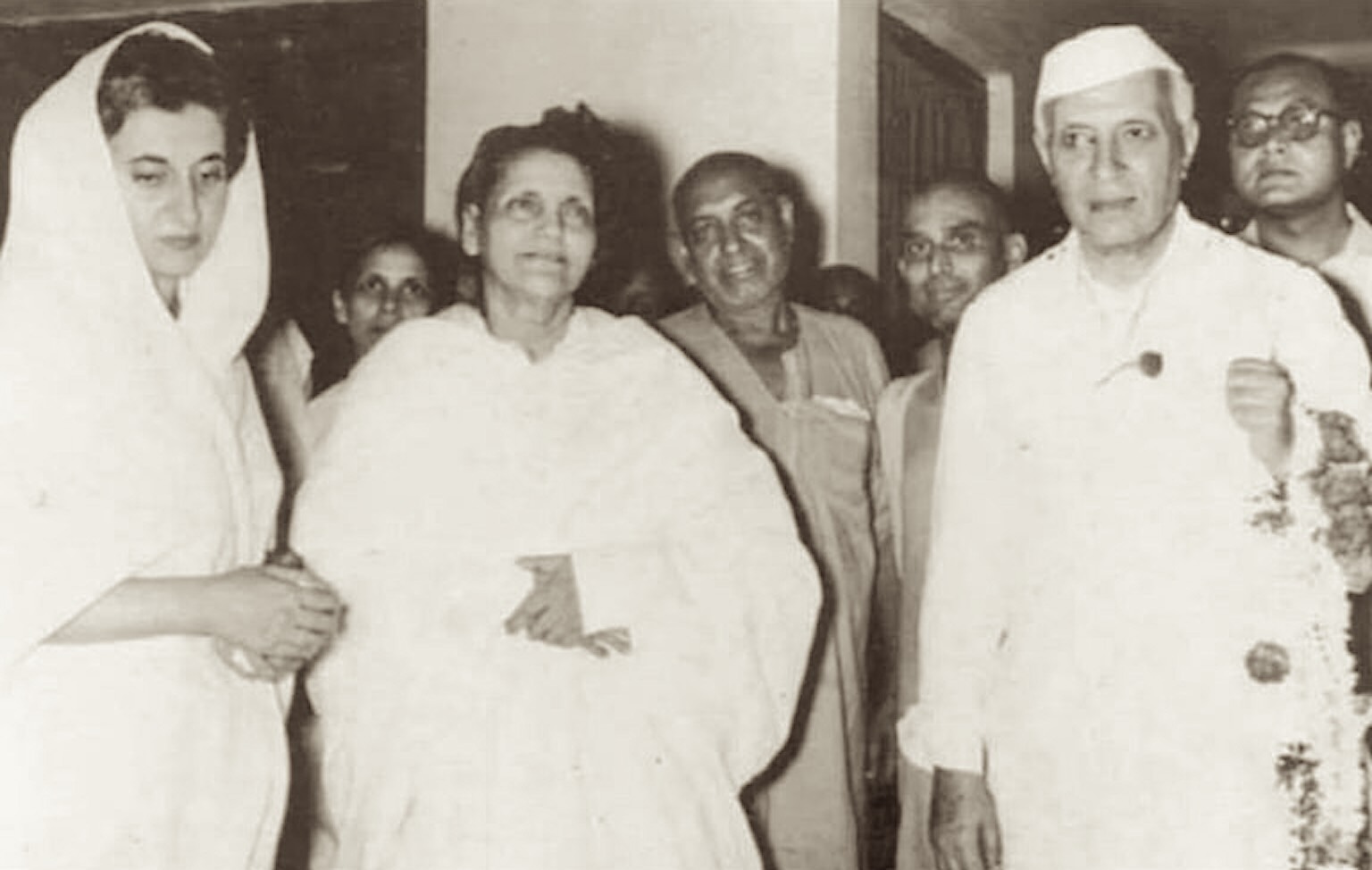 Mâ Ânandamayî, Indira Gandhi, Nehru et Paramananda