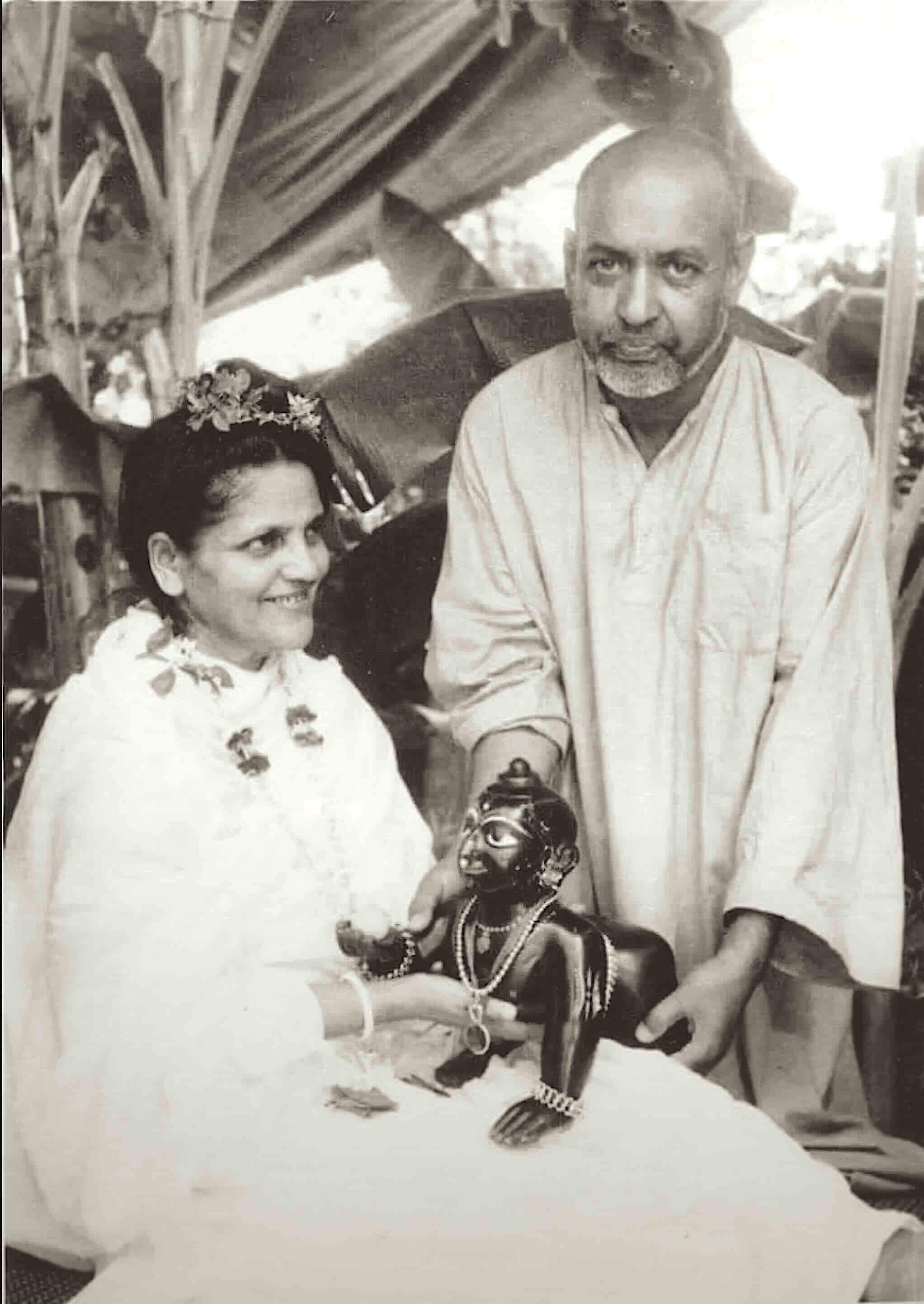 Mâ Ânandamayî et Paramananda