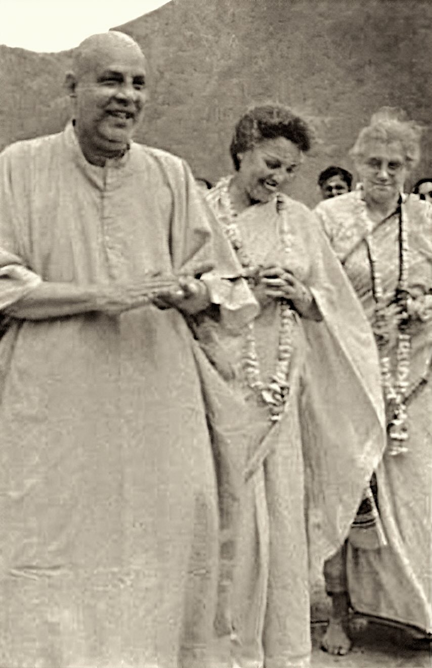 Sivananda et Daya Mata