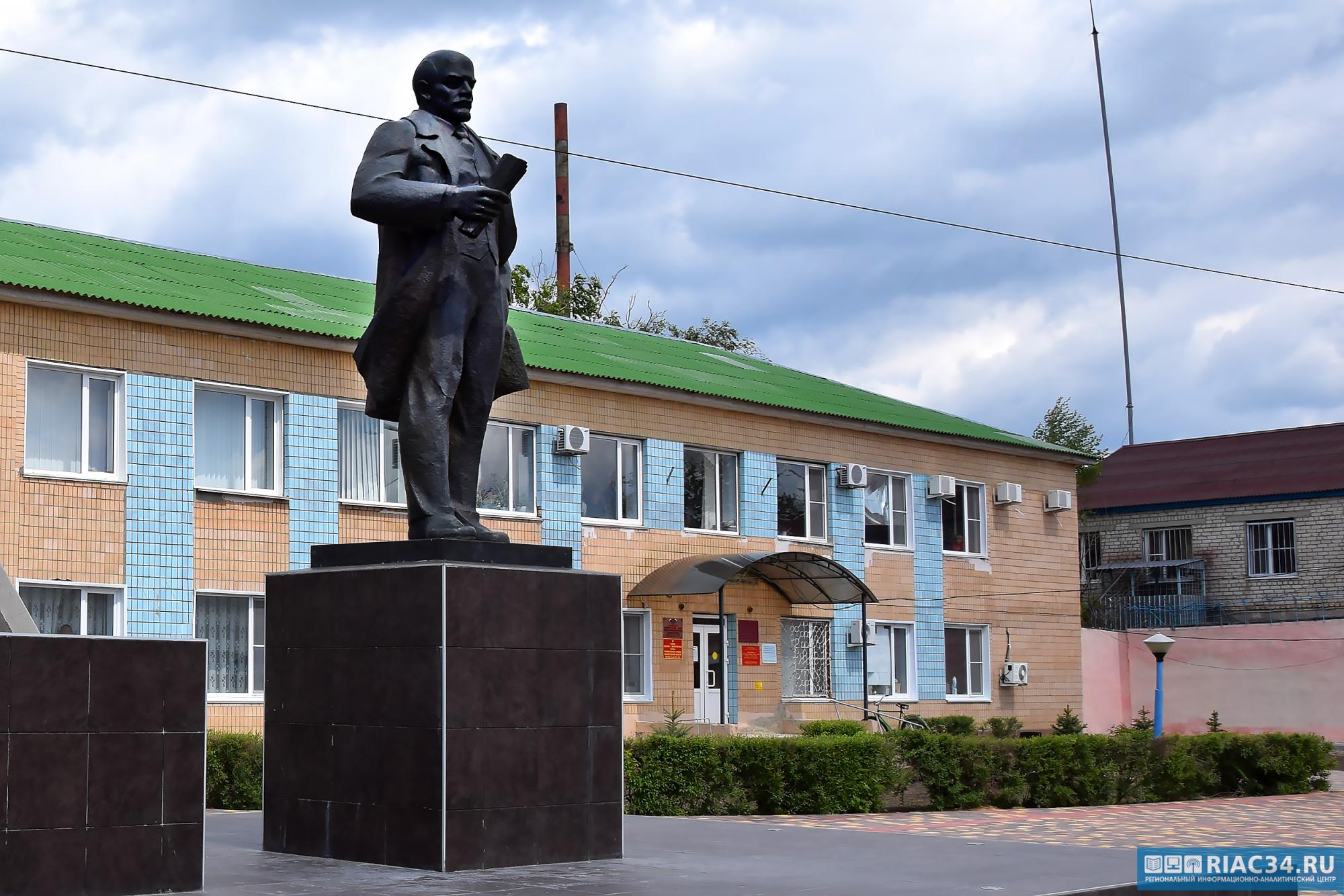 Преображенская волгоградская область. Памятник Киквидзе Волгоградская область. Савин Киквидзенский район. Волгоградская область село. Преображенская Волгоградская область фото.