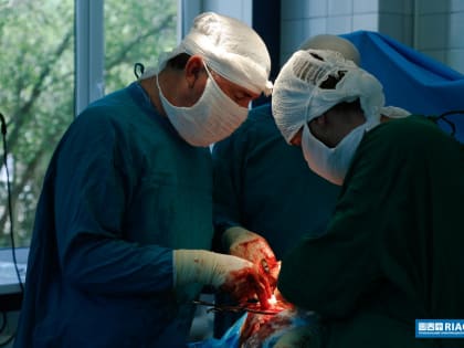 Волгоградские хирурги впервые пересадили пациентке её же почку
