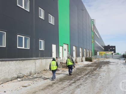 В Волгограде завершается строительство третьего склада регионального логистического комплекса