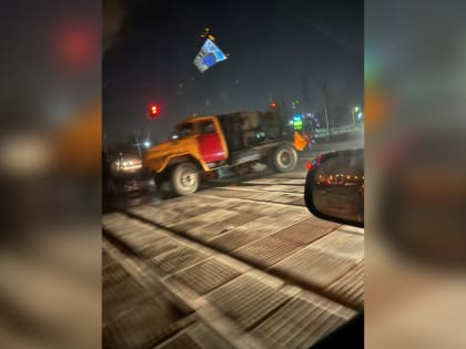 Трамваи парализовала обрушенная на пути вышка в Волжском