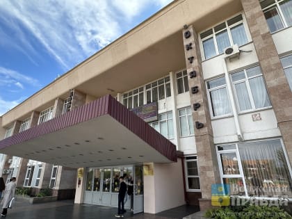 В ЦКиИ «Октябрь» покажут спектакль «Алиса в сказочной стране»