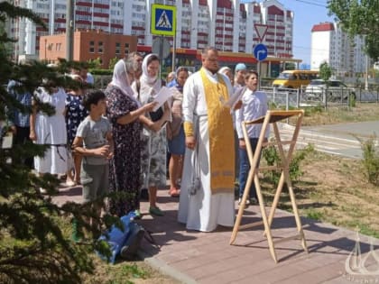 В Волжском состоялось богослужение у памятника Святителю Николаю