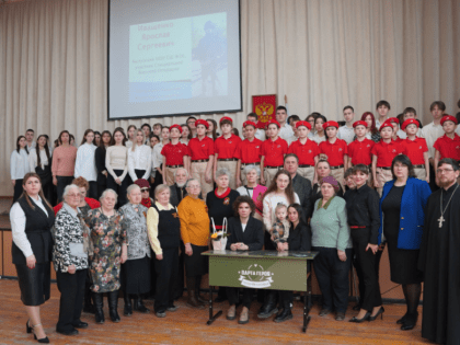 В Волжской школе №36 открыли «Парту Героя» в память о выпускнике Ярославе Иващенко, погибшем в ходе СВО