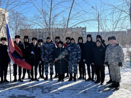 В Волжской школе почтили память погибшего героя