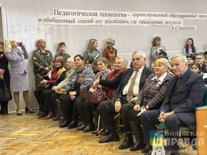 Волжские ветераны передали медали музею кадетской школы
