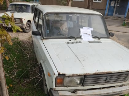 С волжских улиц продолжают убирать брошенный транспорт