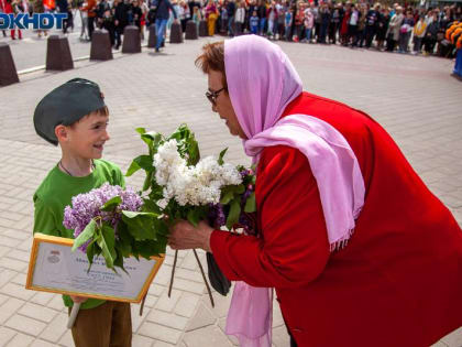 Волжские ветераны передали медали музею кадетской школы