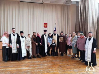 В Волжском освятили школу