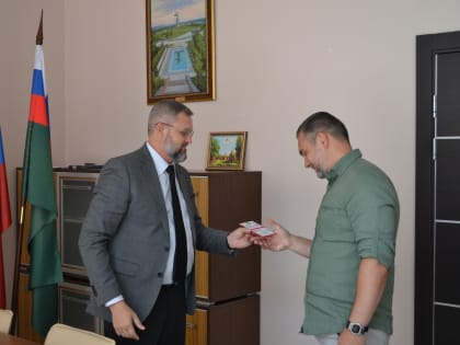 Руководитель Управления Минюста России по Волгоградской области на торжественной церемонии вручил удостоверения адвокатам