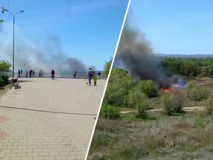 В Волжском полыхает центр города: видео пожара на площади Ленина