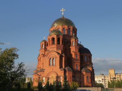 В канун праздника Рождества Богородицы митрополит Феодор совершил всенощное бдение в Александро-Невском кафедральном соборе