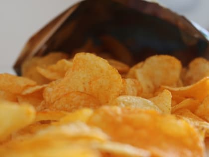 Диетолог Белоусова назвала способ есть чипсы без вреда здоровью