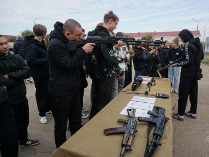 Для волжских школьников провели день призывника