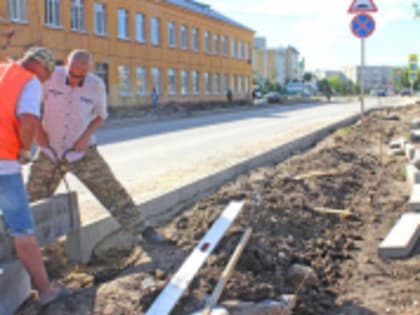 В городе Фролово продолжает меняться облик улицы Народная благодаря благоустройству в рамках федерального проекта "Формирование комфортной городской среды"