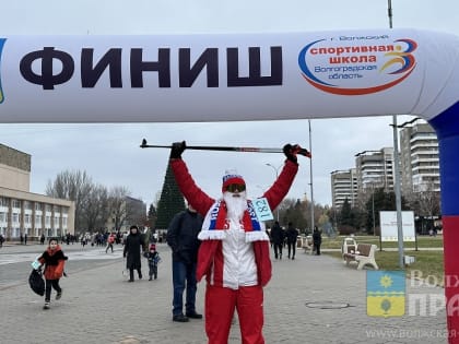 В Волжском в Забеге Дедов Морозов участвовали целыми семьями