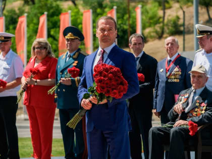 В Волгограде Дмитрий Медведев провел встречу с ветеранами