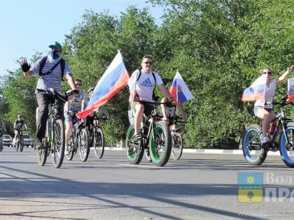 Посвященный Дню России велопробег в Волжском собрал более 120 участников