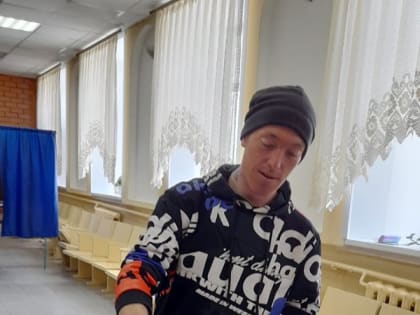 В Семёновке проголосовал участник СВО