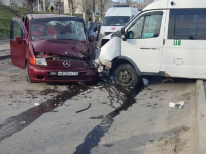 Глава Следственного комитета России Александр Бастрыкин дал поручение возбудить уголовное дело по факту ДТП с маршруткой и несколькими автомобилями в Камышине 5 апреля