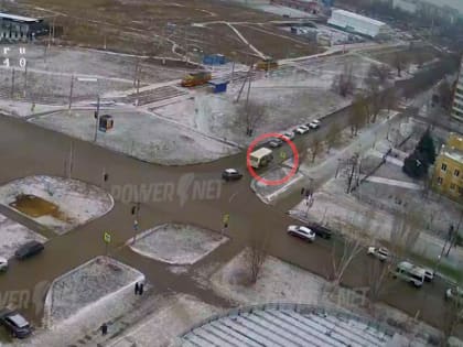 В Волжском школьник выскочил под колеса автобуса и убежал с места аварии