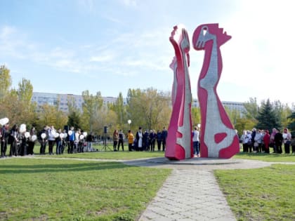 Запустили белые шары: в Волжском почтили память жертв политрепрессий