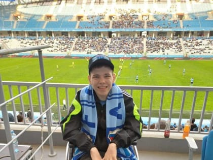 В Волгограде двум особенным детям выдали новые кресла-коляски