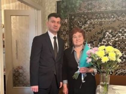 Ветеран труда Любовь Васильевна Мартьянова принимает поздравления с 75-летием