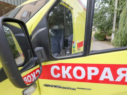 На западе Волгограда «Тойота» влетела в столб, пострадал водитель