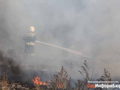 Жителей южных районов Волгограда напугали похожие на взрывы звуки и зарево