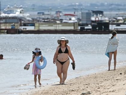 Не хлебать и не снимать плавок: врач предупредила волгоградцев об опасностях отдыха на воде