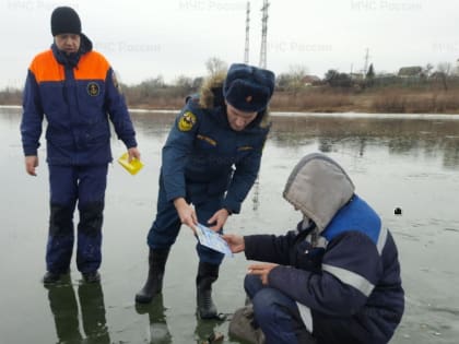 Спасатели контролируют водные объекты Волгоградской области