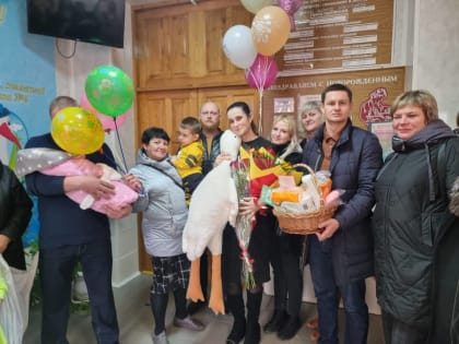 Роман Потоловский поздравил семью мобилизованного волгоградца с рождением дочери